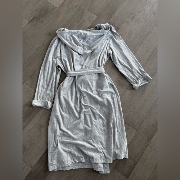 Men's Silver Hooded Robe - Picture 5 of 6